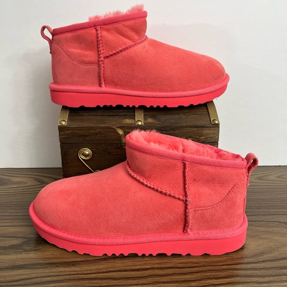 UGG CLASSIC ULTRA MINI PINK SUEDE COMFORT BOOTS SIZE US YOUTH 4 FITS WOMENS 5.5 - Picture 2 of 13